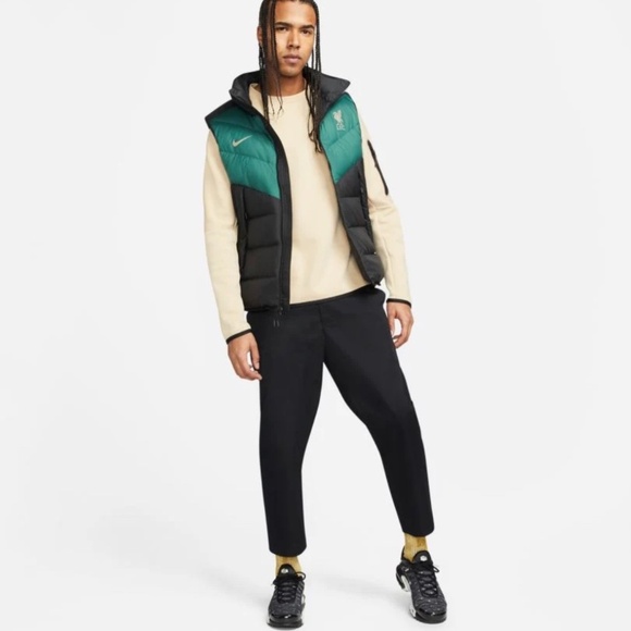 Nike Liverpool FC Windrunner Men’s Down-Fill Vest - Picture 3 of 12